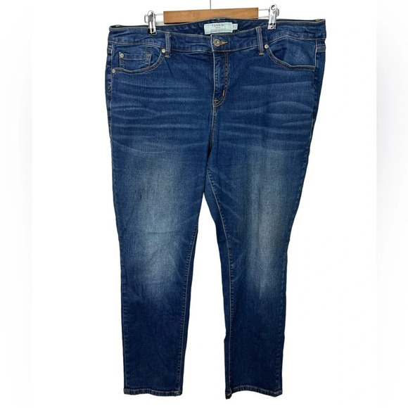 Torrid • Boyfriend Straight Vintage Stretch Mid-Rise Jean - Picture 4 of 8